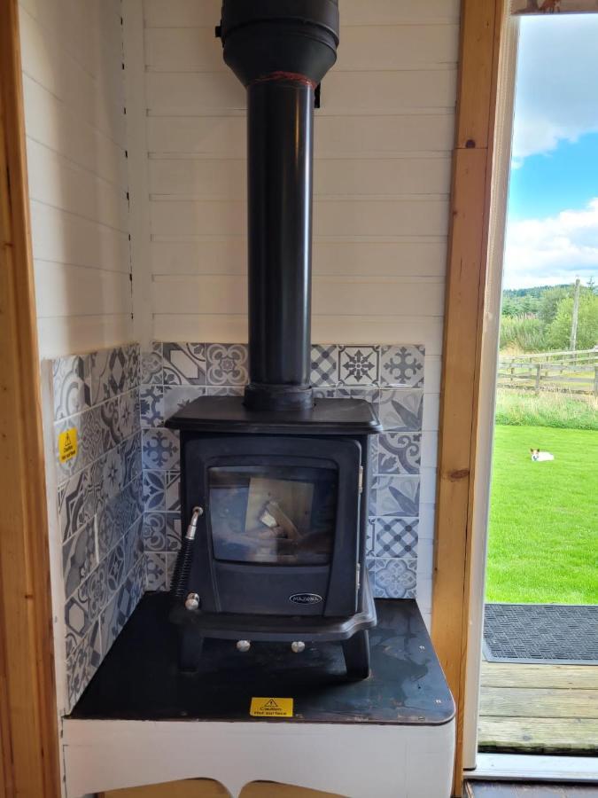The Shepherds Hut At Forestview Farm Greenisland Exterior photo